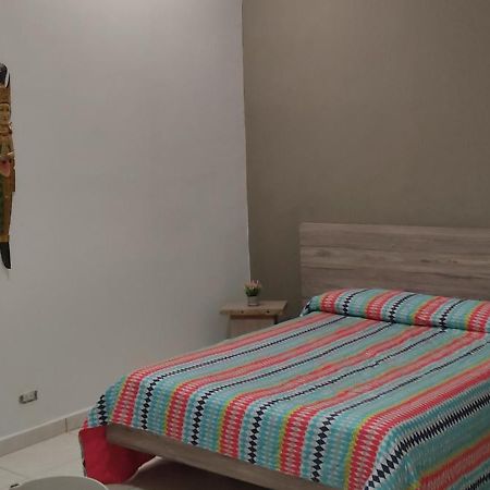 Hostal Komfort Medellín Exteriör bild