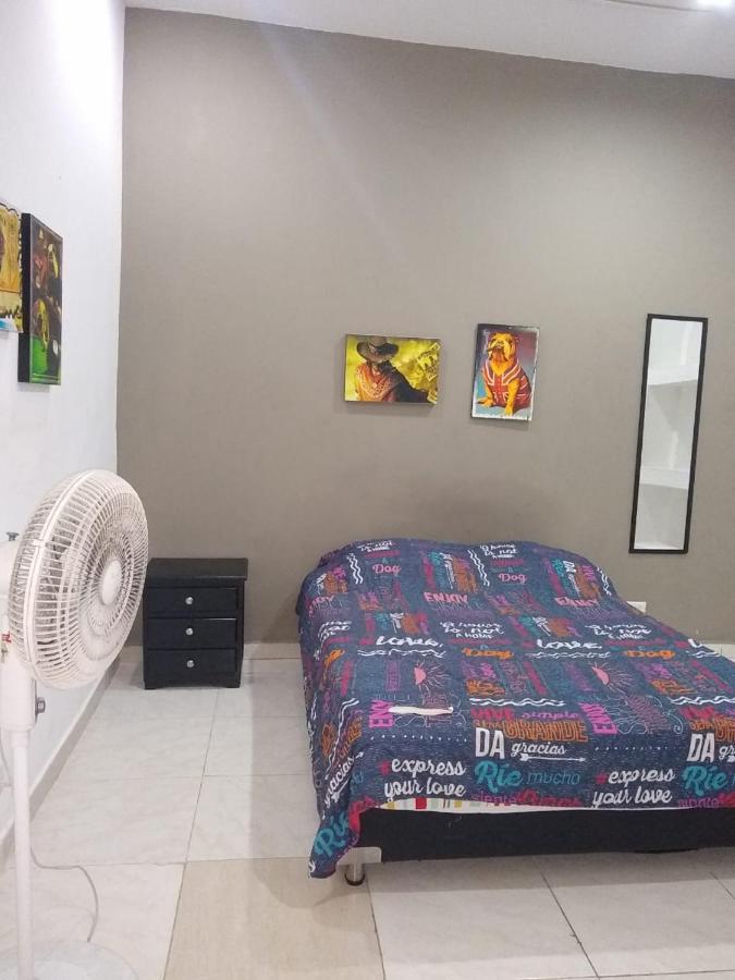 Hostal Komfort Medellín Exteriör bild
