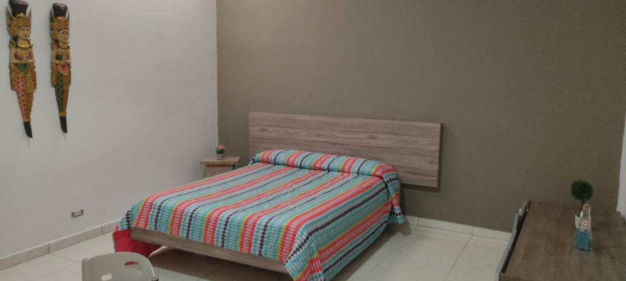 Hostal Komfort Medellín Exteriör bild