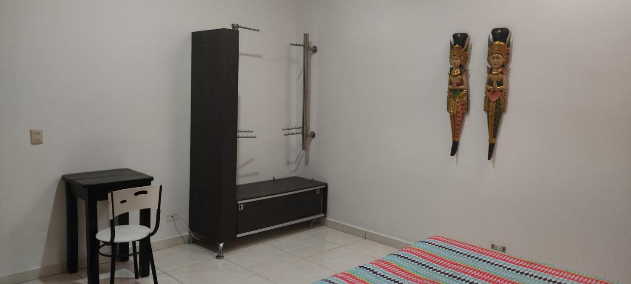 Hostal Komfort Medellín Exteriör bild