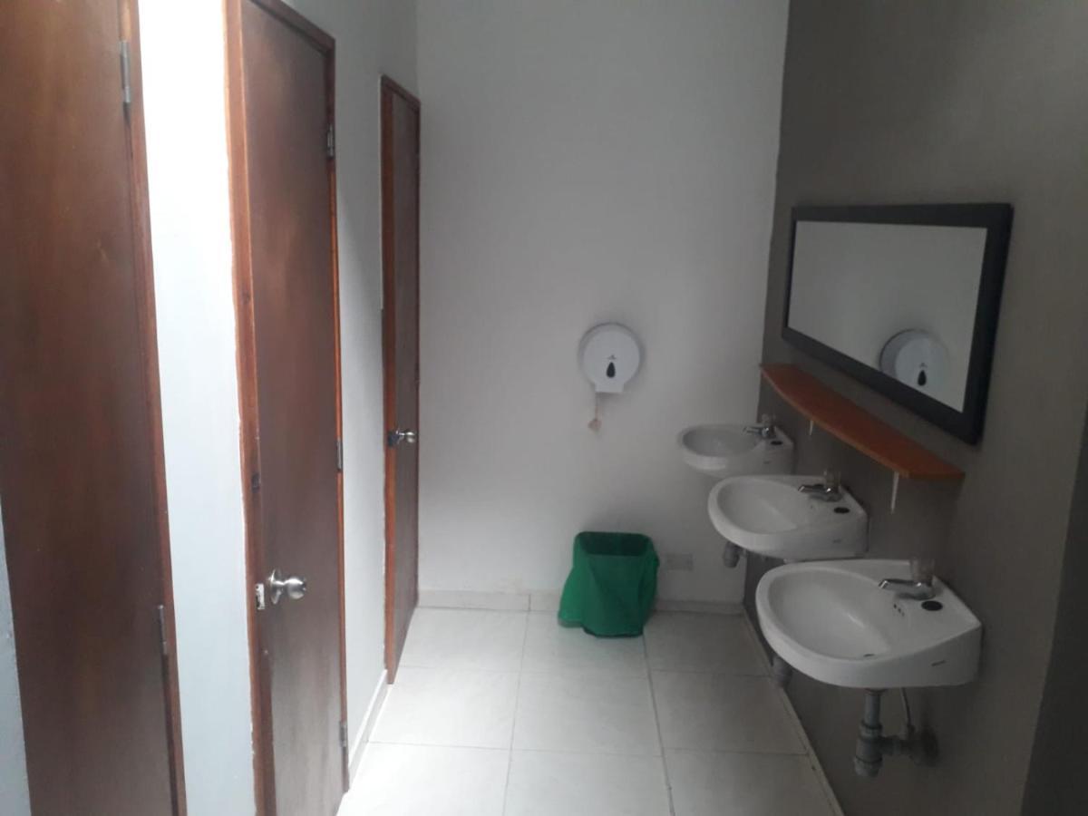 Hostal Komfort Medellín Exteriör bild